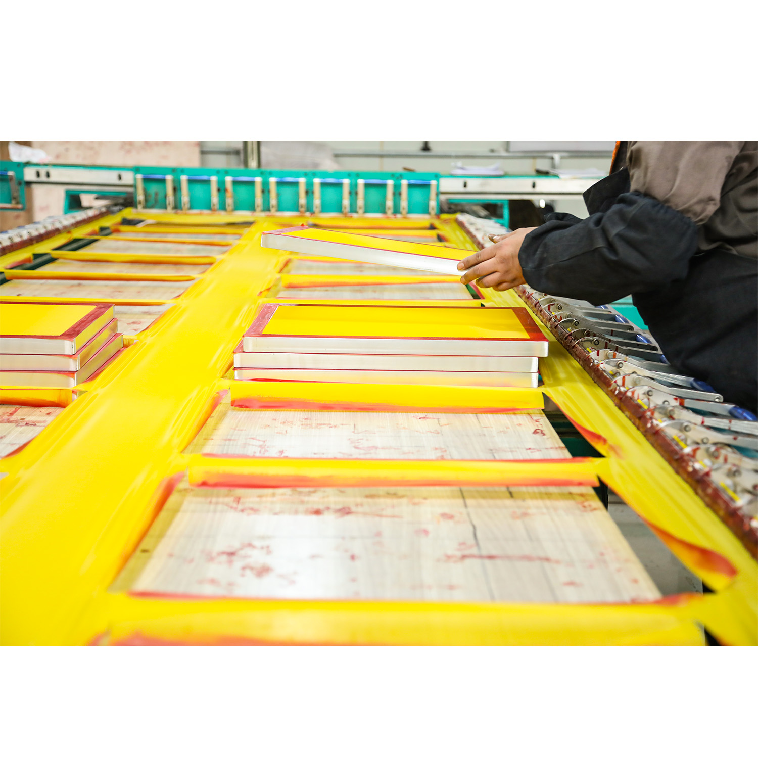 Why choosing the right standard screen printing frame size matters for your shop